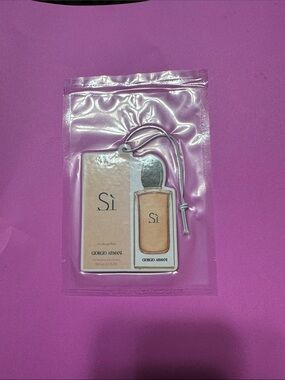 Giorgio Armani Si Hanging Car Air Freshener — Beige and White